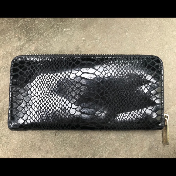 Michael Kors Jet Set Nature Travel Wallet - Picture 2 of 4